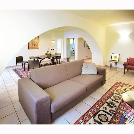 Due Dei Mille. Incantevole Casa In Centro Ad Alba Luaran gambar