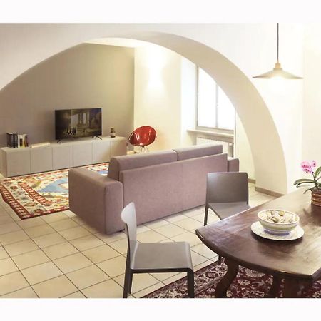 Due Dei Mille. Incantevole Casa In Centro Ad Alba Luaran gambar