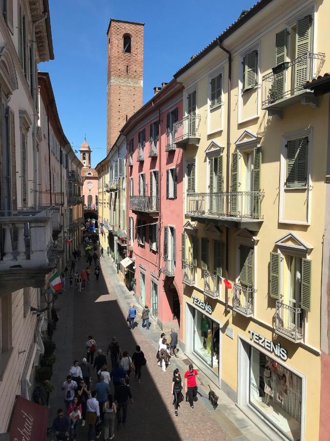 Due Dei Mille. Incantevole Casa In Centro Ad Alba Luaran gambar