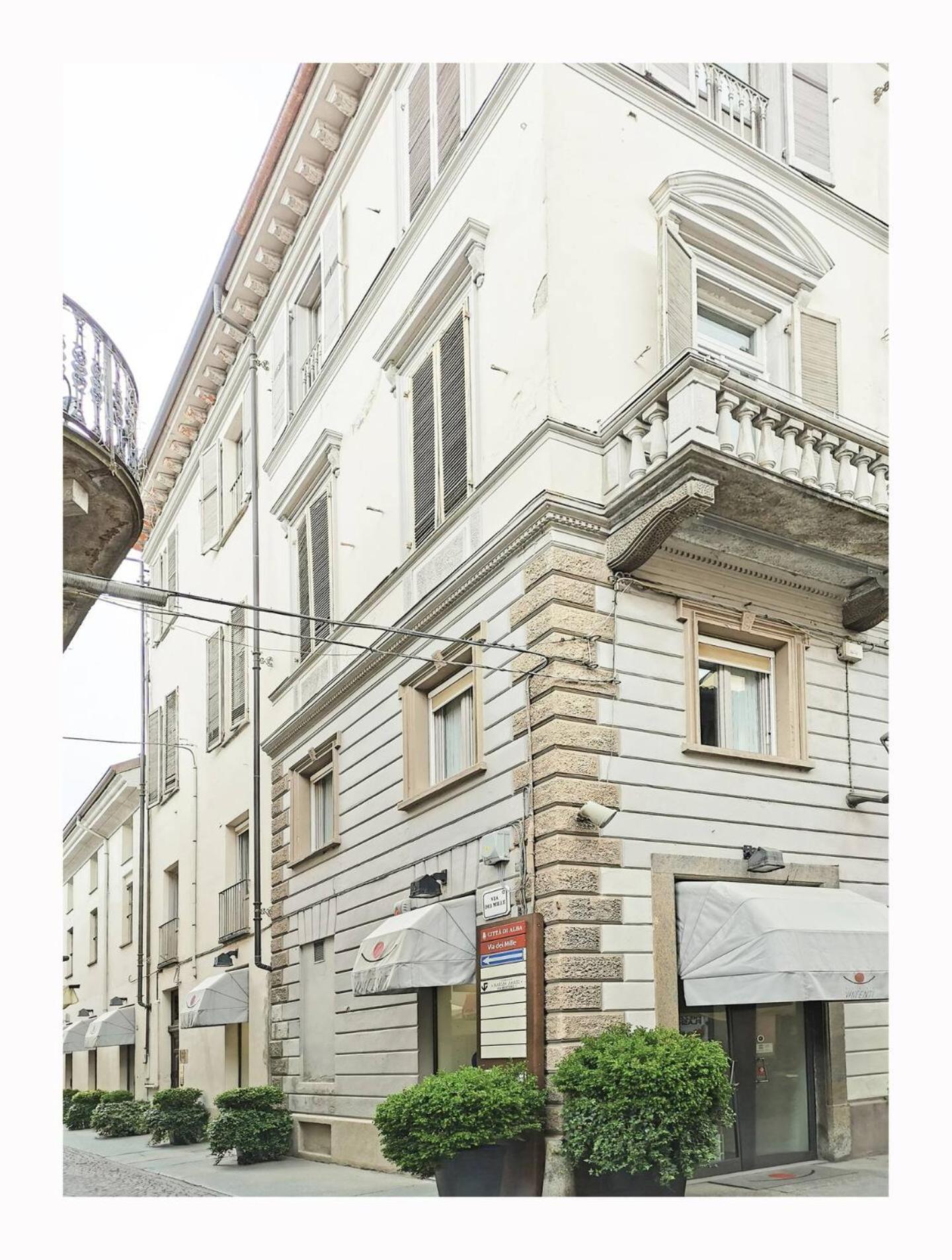 Due Dei Mille. Incantevole Casa In Centro Ad Alba Luaran gambar